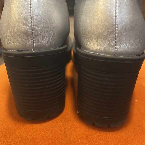 Mod Cloth Silver Heeled Ankle Boots - Picture 4 of 11